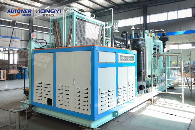     全自動液動汽車桁架鶴管的應用有哪些呢？全自動桁架鶴管其主要構成有如下幾大部分：液壓控制系統、電氣控制系統、裝車鶴管、行走小車、密封帽、自動跟進機構、桁架等幾部分組成。液壓控制系統中主要由縱向驅動液壓缸、橫向驅動液壓缸、升降液壓缸、液壓站等幾部分組成。   全自動液動汽車桁架鶴管的應用有哪些      它負責鶴管裝車對位的執行。電氣控制系統其主要控制液壓站的閥組換向、液位報警信號的采集及處理，它是全自動桁架鶴管的中控。裝車鶴管其主要包括進油管、回氣管、伸縮垂管、三通管及真空短流器等組成，其負責介質的裝載及揮發氣體的導出。行走小車主要包括縱向行走小車和橫向行走小車，他主要作用：其一是鶴管的安裝載體；其二是帶動鶴管進行罐口對位。   全自動液動汽車桁架鶴管的應用有哪些      密封帽及自動跟進機構其主要作用起到密閉裝車，當罐車隨著介質的裝載而降低高度時，跟進機構壓縮密封帽保證密封帽和罐口貼合，防止揮發氣體外泄，污染環境及產生安全事故。      想要了解更多關于全自動鶴管的相關信息，請關注深圳市奧圖威爾科技有限公司！