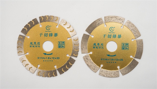 當石材鋸片在切割時發(fā)生嚴重偏擺，你會怎么做？