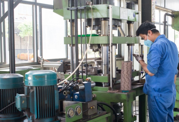 石材切割片廠家為什么要選擇選用預(yù)合金胎體金屬粉粉末？