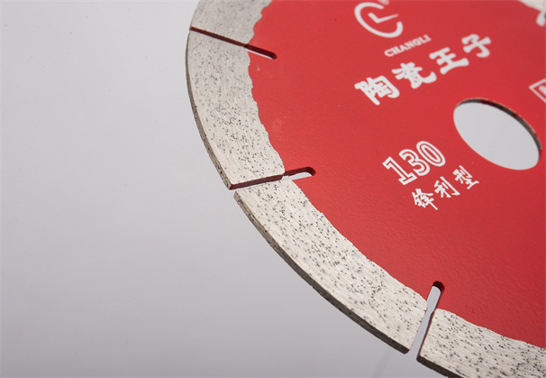 我國(guó)瓷磚切割片加工的瓷磚外墻在發(fā)展中有哪些阻礙性問(wèn)題呢？