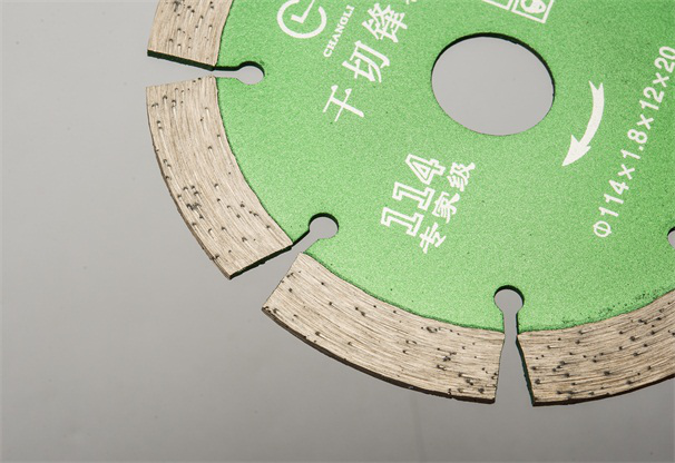 石材切割片加工后的石材應(yīng)該怎樣預(yù)防出現(xiàn)刮痕呢？